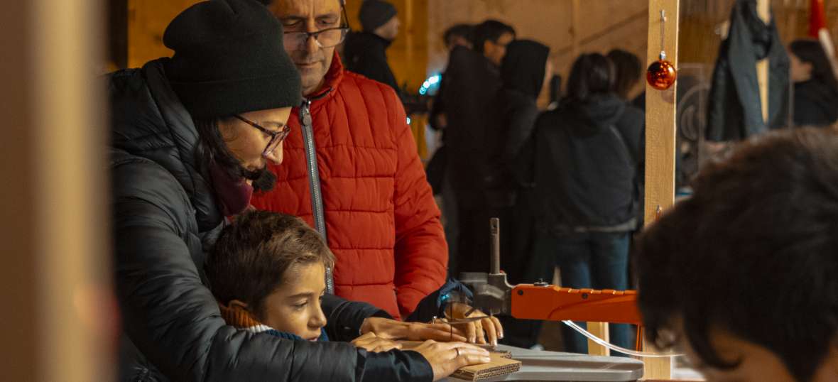 Laboratorio di falegnameria durante il "Laboratorio di Babbo Natale"