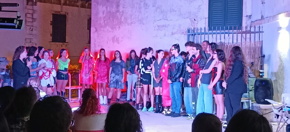 Fine sfilata "Different Fashion"