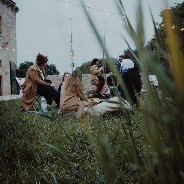 Rilassarsi sul prato